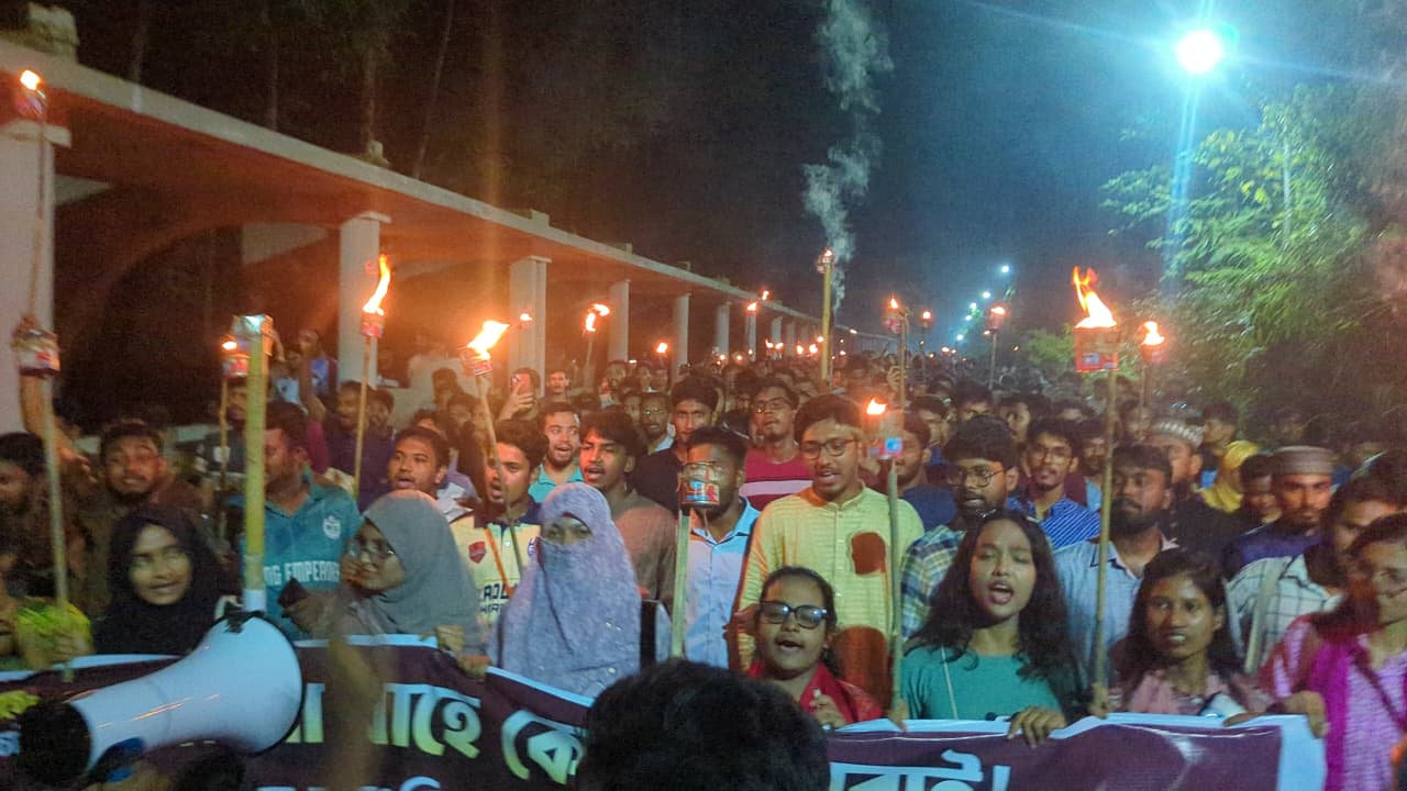 চবিতে তিস্তা মহাপরিকল্পনা বাস্তবায়নের দাবিতে মশাল মিছিল