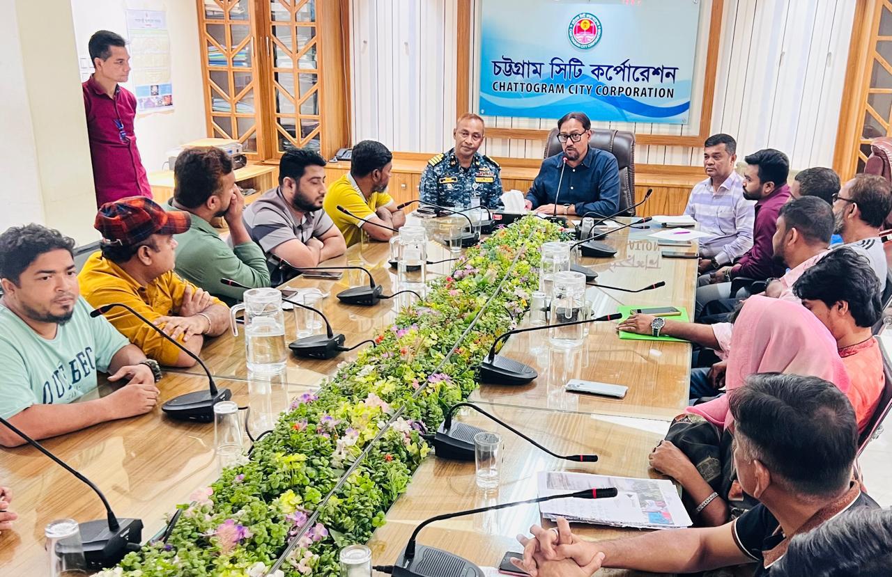 পরিচ্ছন্ন নগর নিশ্চিতে ডোর টু ডোর বর্জ্য সংগ্রহের বিকল্প নেই : ডা. শাহাদাত হোসেন